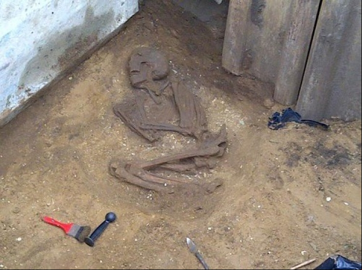 Esqueleto da era romana é encontrado em fossa na Grã-Bretanha