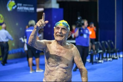 Australiano de 99 anos nada 50m em 56 segundos