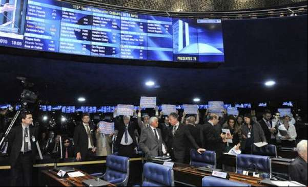Senado aprova correção do salário mínimo aos aposentados