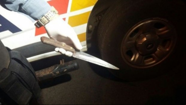 Mulher mata marido com golpe de faca no pescoço durante discussão