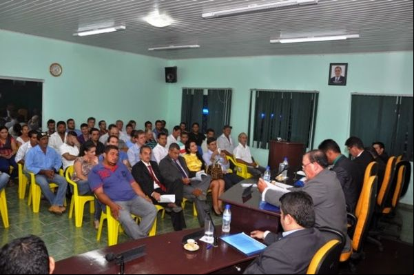 Em sessão tumultuada, Câmara de Vereadores de Juruena aprova o pedido que afasta o prefeito Cicilio Rosa Neto do cargo por 60 dias