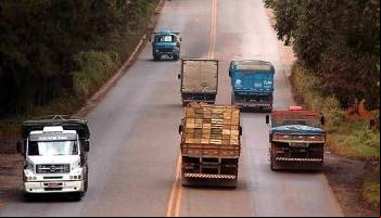 Caminhões devem ser proibidos de circular em rodovia federal nos fins de semana e feriados