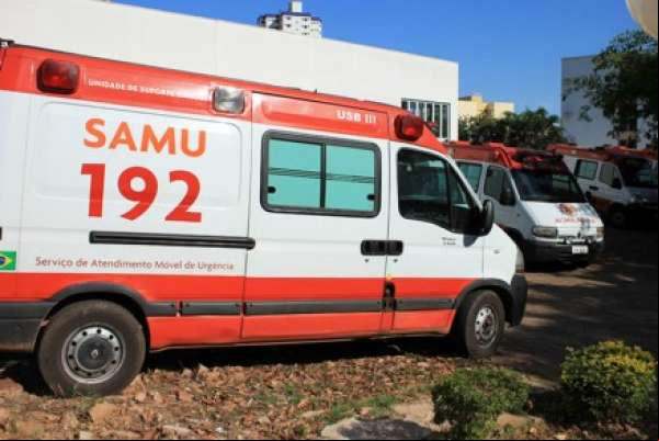 Bomba caseira explode dentro de uma sala de aula e fere dois