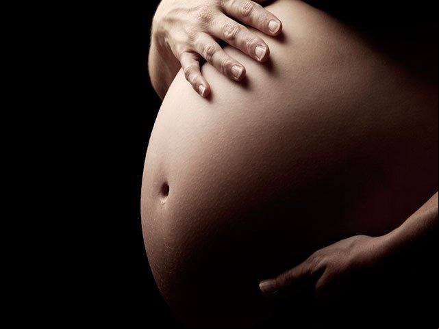 Exercício durante a gravidez pode ajudar mulheres obesas a evitar complicações
