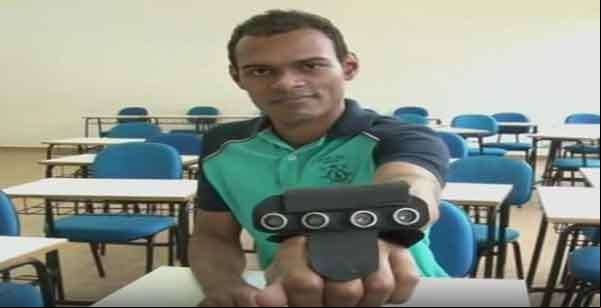 Jovem cria 'luva' que identifica obstáculos e avisa deficientes visuais