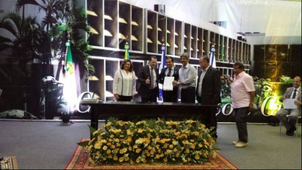 Prefeito Assis Raupp Assina Convênio com FUNASA e UFMT Para Elaboração do Plano Municipal de Saneamento Básico.