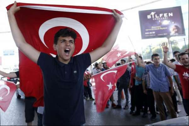 Turquia afasta 2.745 juízes em todo país, após tentativa de golpe