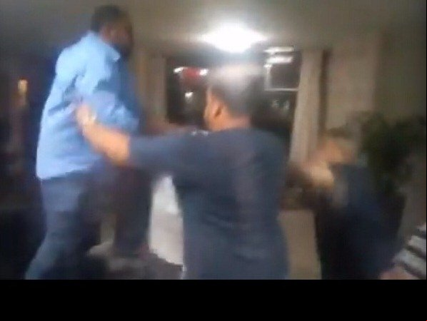 Políticos discutem durante sessão de Câmara municipal e acaba em pancadaria