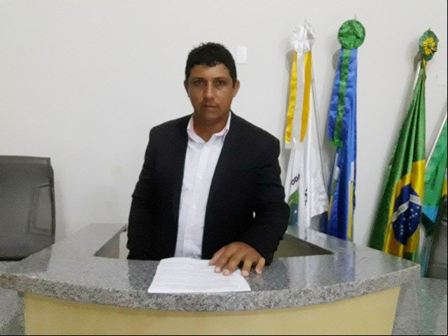 Vereador Cobra em Tribuna para que prefeito de Colniza regularize o transporte dos pacientes do aeroporto de Juína ao hospital