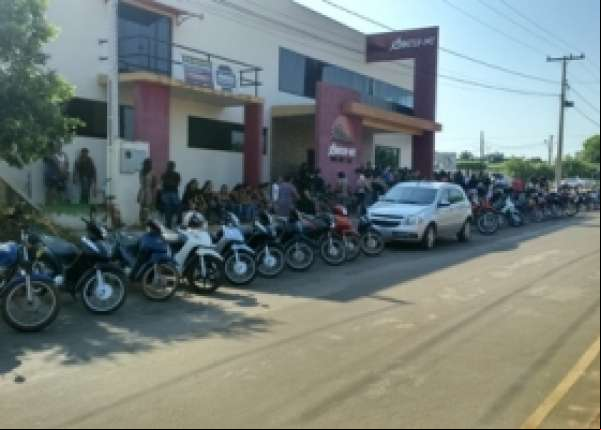Servidores da educação municipal mantém união e greve continua em Juína