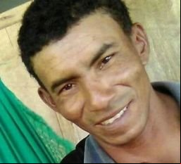 Homem morre atingido por raio andando de moto na chuva; sofre queimaduras