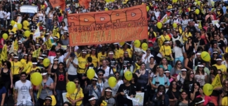 Professores da rede municipal permanecem em greve
