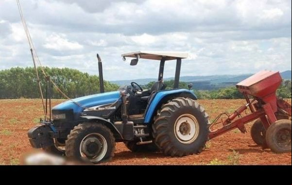 Tratorista morre ao ser atropelado pelo trator que trabalhava