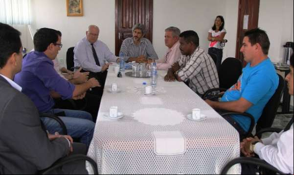 Prefeito de Colniza recebe representantes da energisa