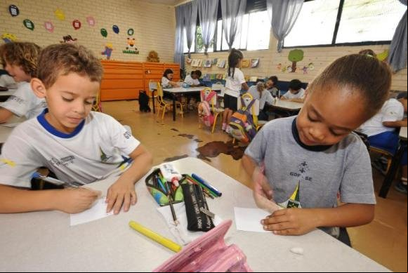 Brasil deve reduzir desigualdades na educação para cumprir metas, diz estudo