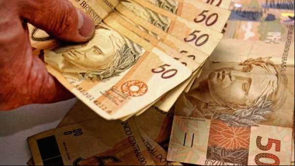 Receita libera pagamento de restituições do terceiro lote do IR 2016