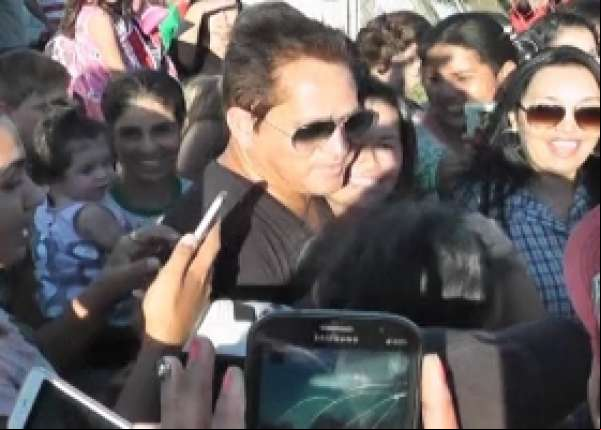 Sertanejo Leonardo: recebido com carinho, levou fãs ao delírio em Juína