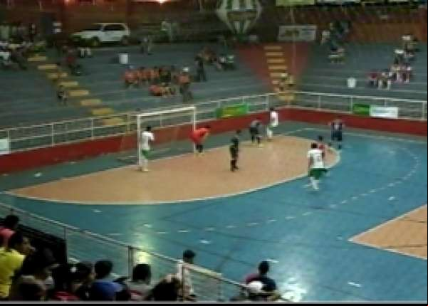 Jogos emocionantes marcaram primeira noite da Copa Sicredi Intermunicipal em Juína