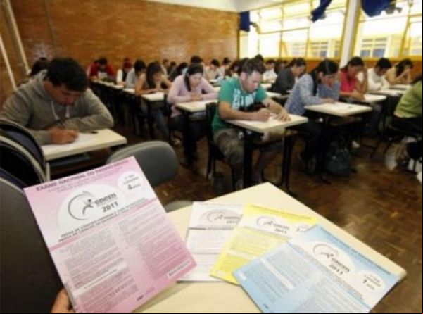 Enem deve ser on-line e mais de uma vez por ano