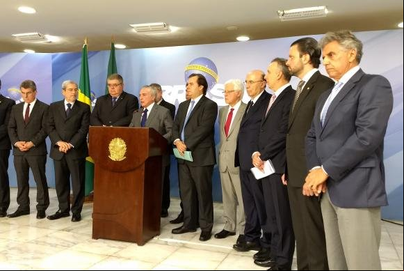 Temer retira servidores estaduais e municipais da reforma da Previdência
