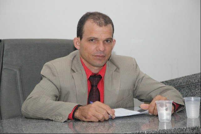 Vereador Elias indica instalação de painéis solares em prédios públicos de Colniza