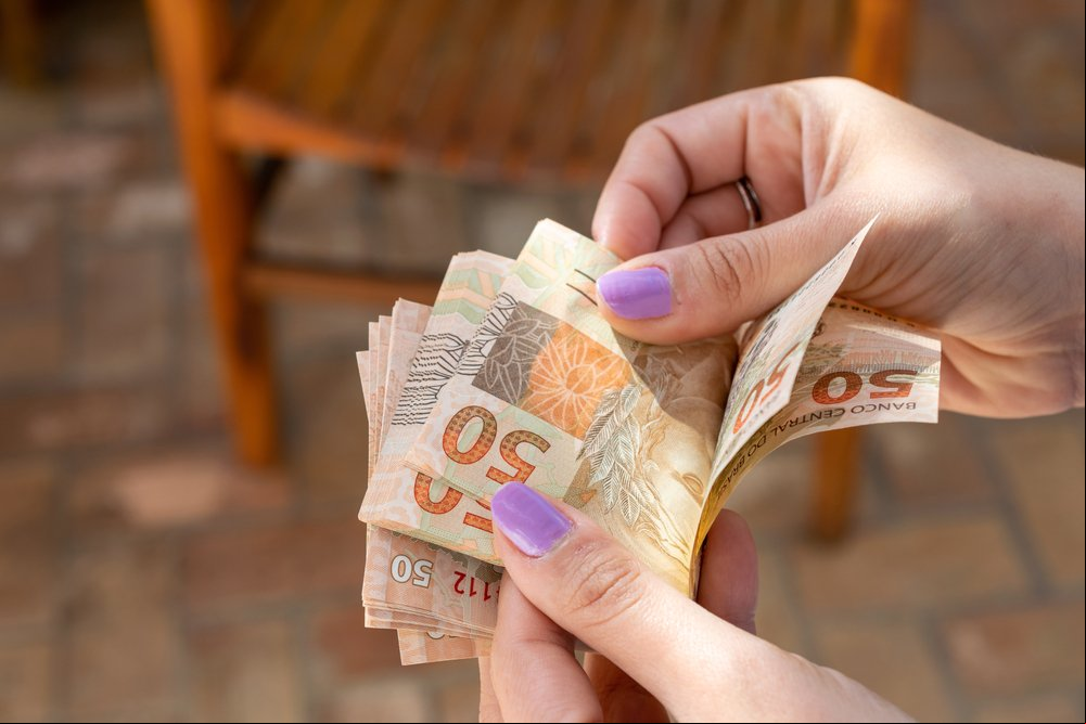 Salário mínimo de R$ 1.412 já entrou em vigor nesta semana