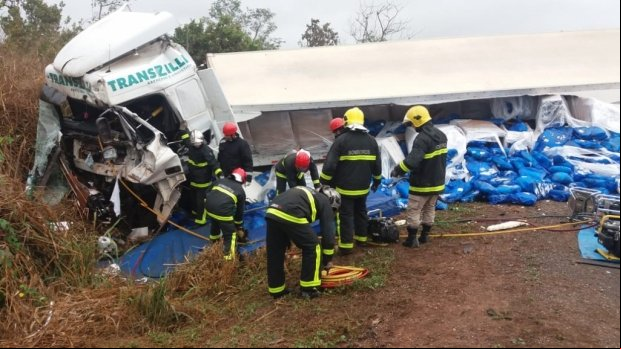 Caminhoneiro morre em choque de 4 carretas em MT