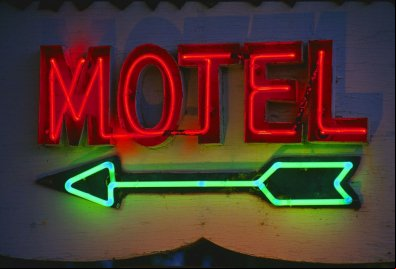 Homem invade motel para flagrar esposa e é preso em Cuiabá