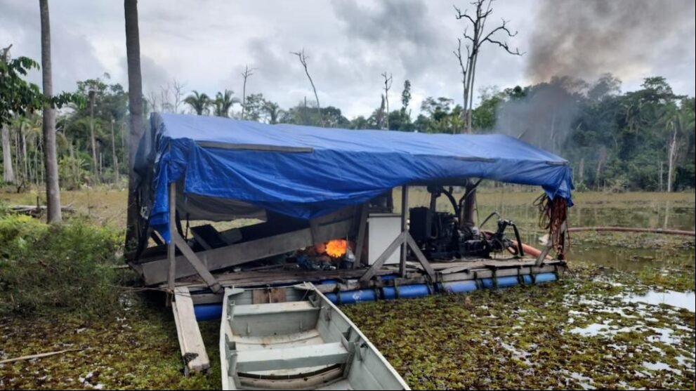 Polícia Ambiental identifica garimpo ilegal e destrói equipamentos