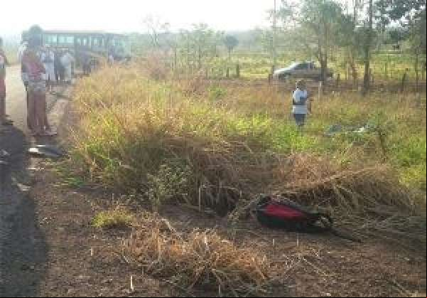 Aluno morre após ser atropelado por carro enquanto aguardava ônibus