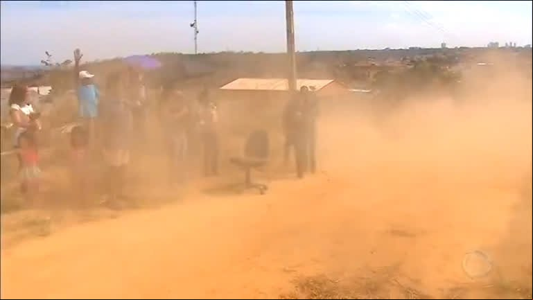 Vereador Oseia cobra com urgência caminhões pipas para molharem as ruas, avenidas e distritos de Colniza