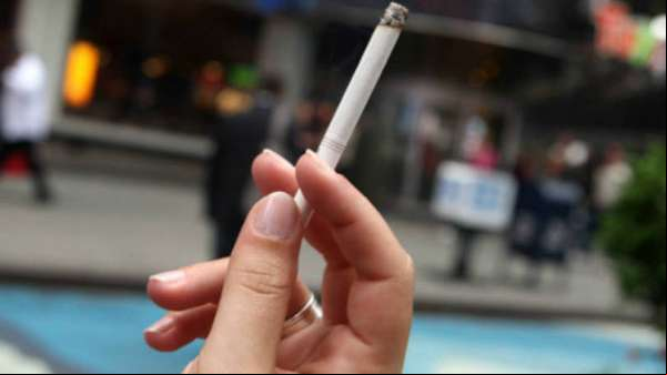 Cigarro e conta de luz aceleram inflação da baixa renda