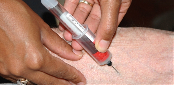 Quase 107 mil pessoas vivem com aids em São Paulo, mostra estudo