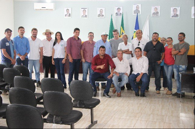 Secretário de agricultura de Colniza, técnico e vereadores participam de uma reunião sobre o cacau clonal em Juruena