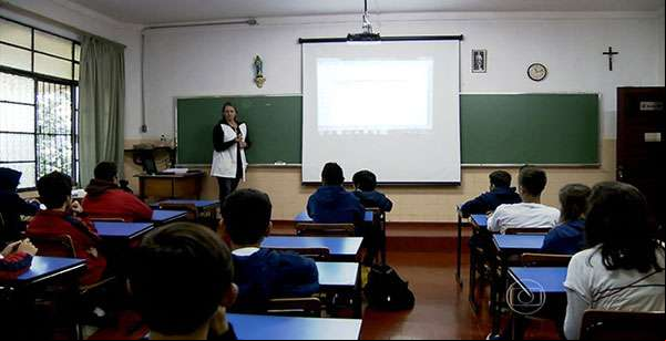 Relatório mostra que 54% dos jovens brasileiros concluíram ensino médio em 2013