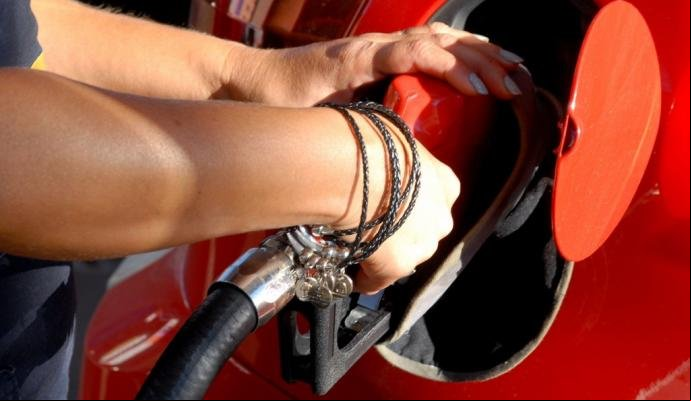 Preços da gasolina e do diesel terão a primeira variação de 2018 amanhã