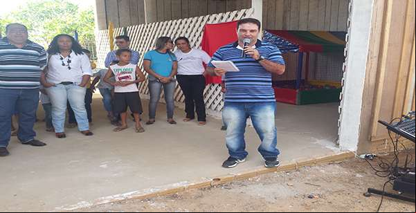 Escola Vinicius de Moraes inaugura parque infantil em Colniza-MT