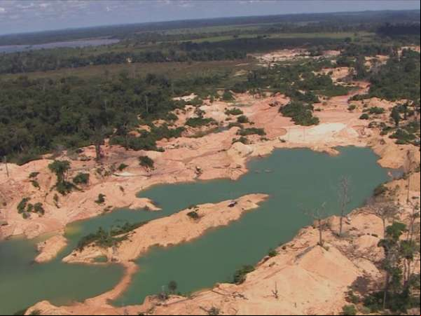 Ibama descobre garimpo 'gigante' de minério dentro de reserva, em RO
