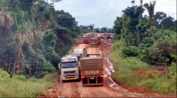 Motoristas recusam frete de MT para portos do PA após atoleiros na BR-163