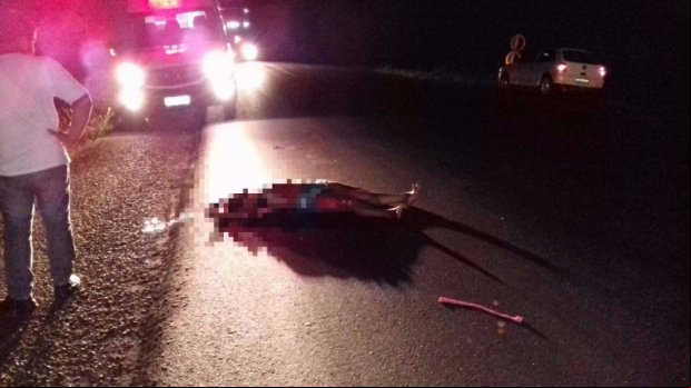 Mulher tem surto; pula de ambulância em movimento e morre em MT