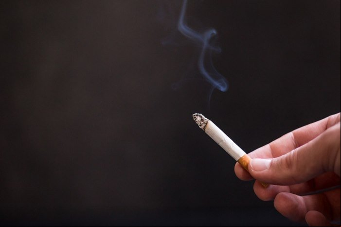 Quase 50% dos fumantes querem deixar o cigarro nos próximos meses, indica estudo
