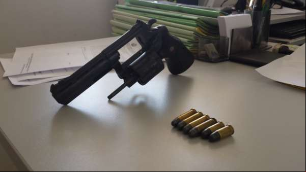 Em Colniza, gerente da Cafeeira União é preso por porte ilegal de arma de fogo
