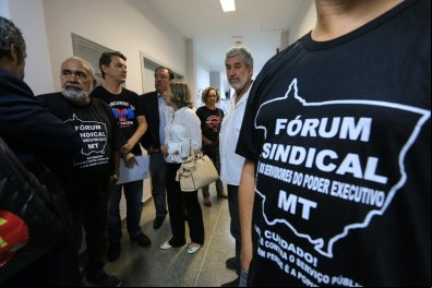 Sob ameaça de greve geral, servidores param nesta terça-feira em MT