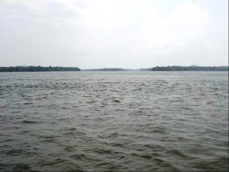 Barco desgovernado atinge banhista na cabeça no Rio Juruena em Juína