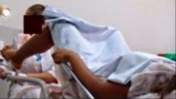 Mulher cola vagina com superbonder para fingir que era virgem