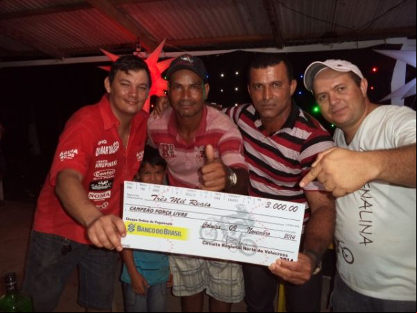 População de Colniza prestigia a final do Regional de Velocross Noturno na Agrovila