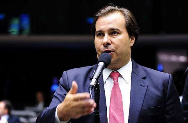 Rodrigo Maia é eleito presidente da Câmara dos Deputados com 285 votos