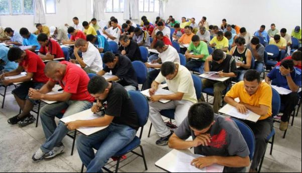 Governador assina autorização de concurso e 500 vagas serão lançadas ainda este ano