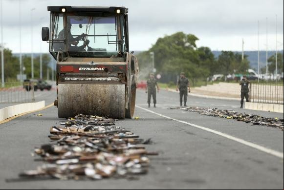 Exército e CNJ destroem cerca de 4 mil armas em Brasília