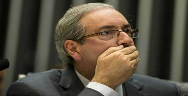 Polícia Federal cumpre mandado de busca e apreensão na casa de Cunha